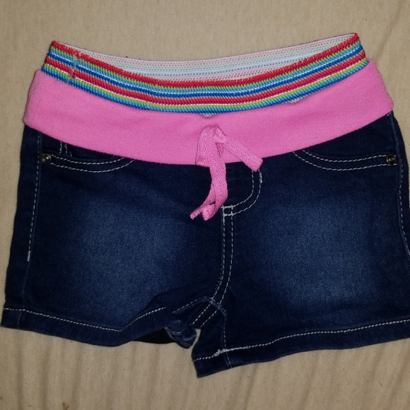 TWO PAIRS OF GIRLS SHORTS SIZE 5 & 6 - Picture 2 of 4